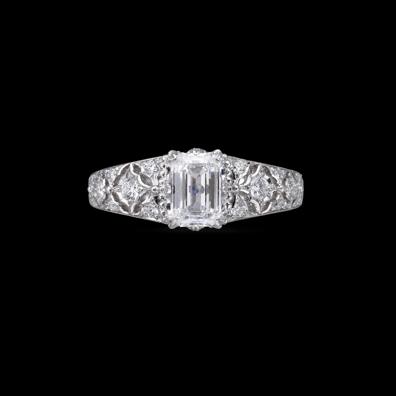 Buccellati ANTIOPE WHITE GOLD RING WITH DIAMOND CENTRAL STONE