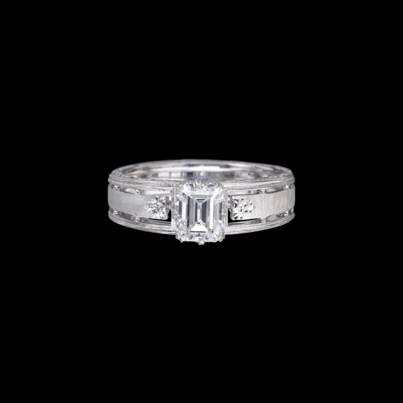 Buccellati BEATRICE WHITE GOLD RING WITH DIAMOND STONE