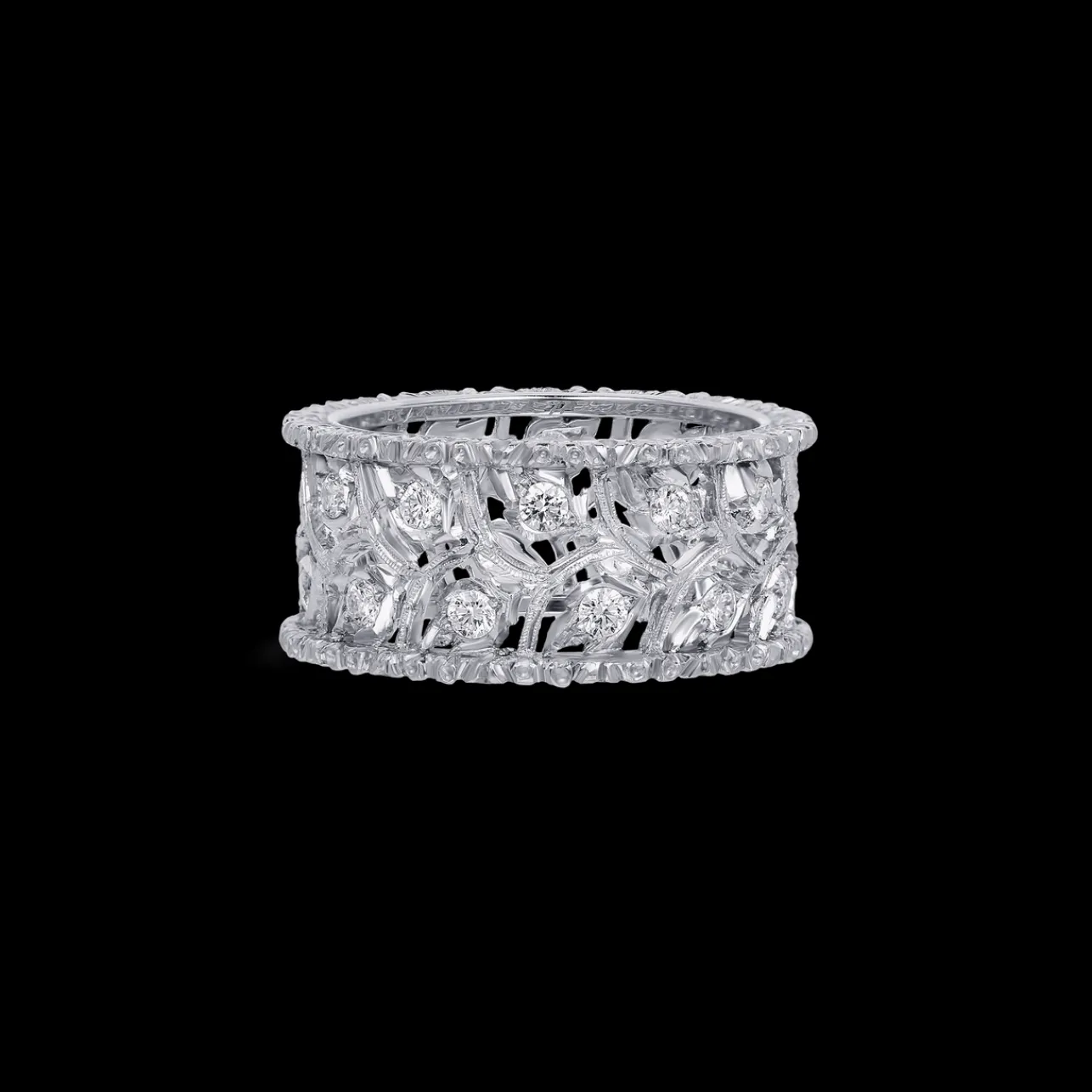 Buccellati RAMAGE WHITE GOLD ETERNELLE WITH DIAMONDS AND SCALLOPED BORDERS