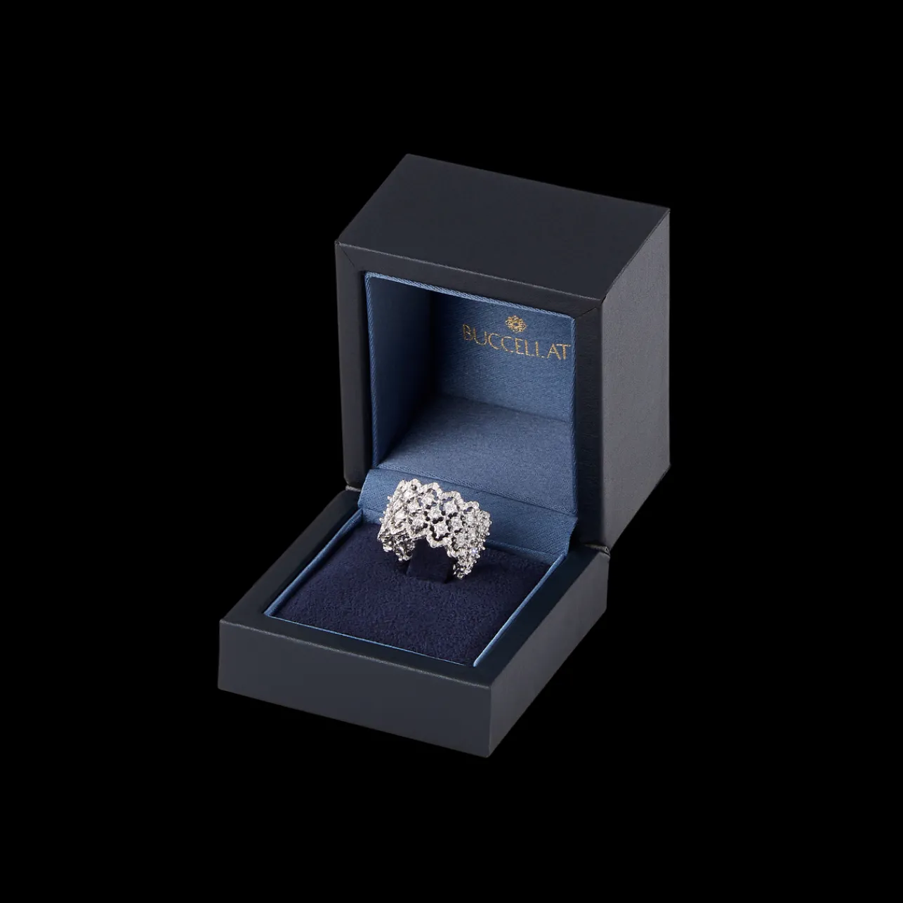 Buccellati ROMBI WHITE GOLD ETERNELLE RING WITH DIAMONDS AND SCALLOPED BORDERS